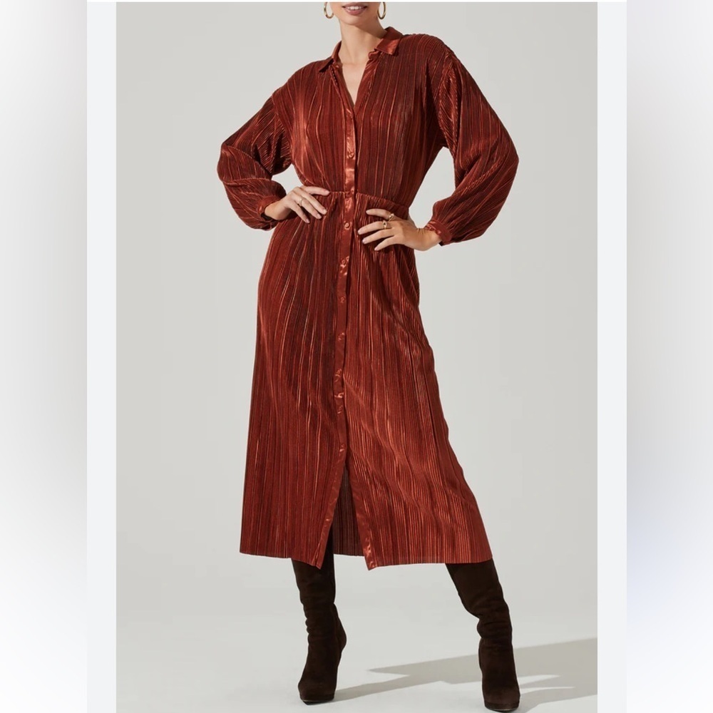 ASTR Ferran Plisse Button Down Midi Dress in Rust Size Large